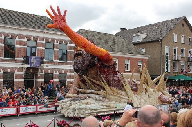 Bloemencorso-Zundert-2013-le-hoi-hoa-lon-nhat-the-gioi-o-Ha-Lan